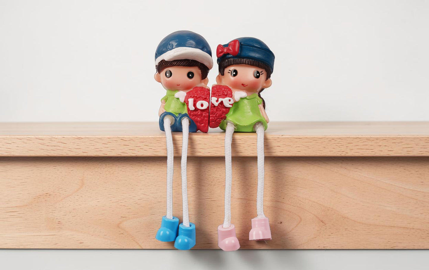 Couple Miniature Statue 002